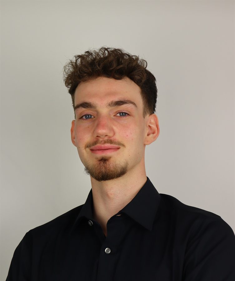 Deniz - Creative Director und Webdesigner bei D2 DIGITAL